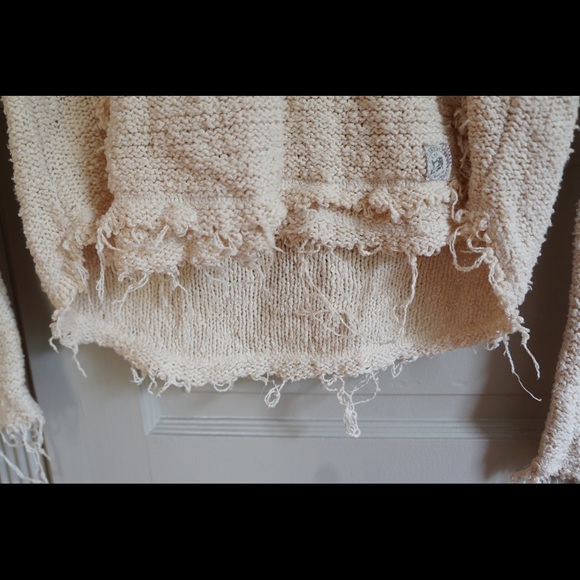 Cable knit hoodie sweater. - Picture 4 of 8